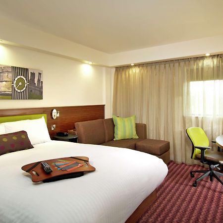 Hotel Hampton By Hilton Corby Habitación foto