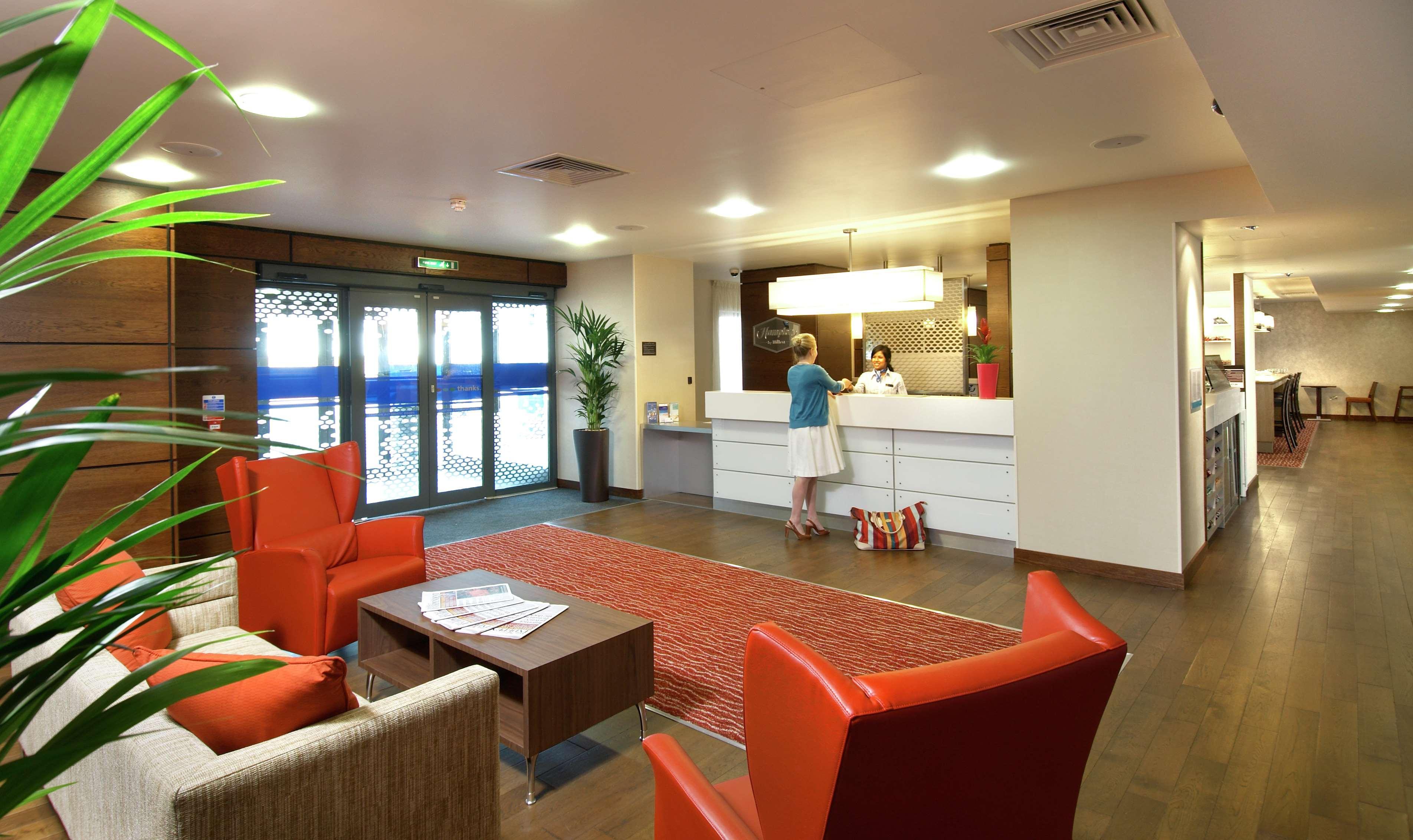Hotel Hampton By Hilton Corby Interior foto