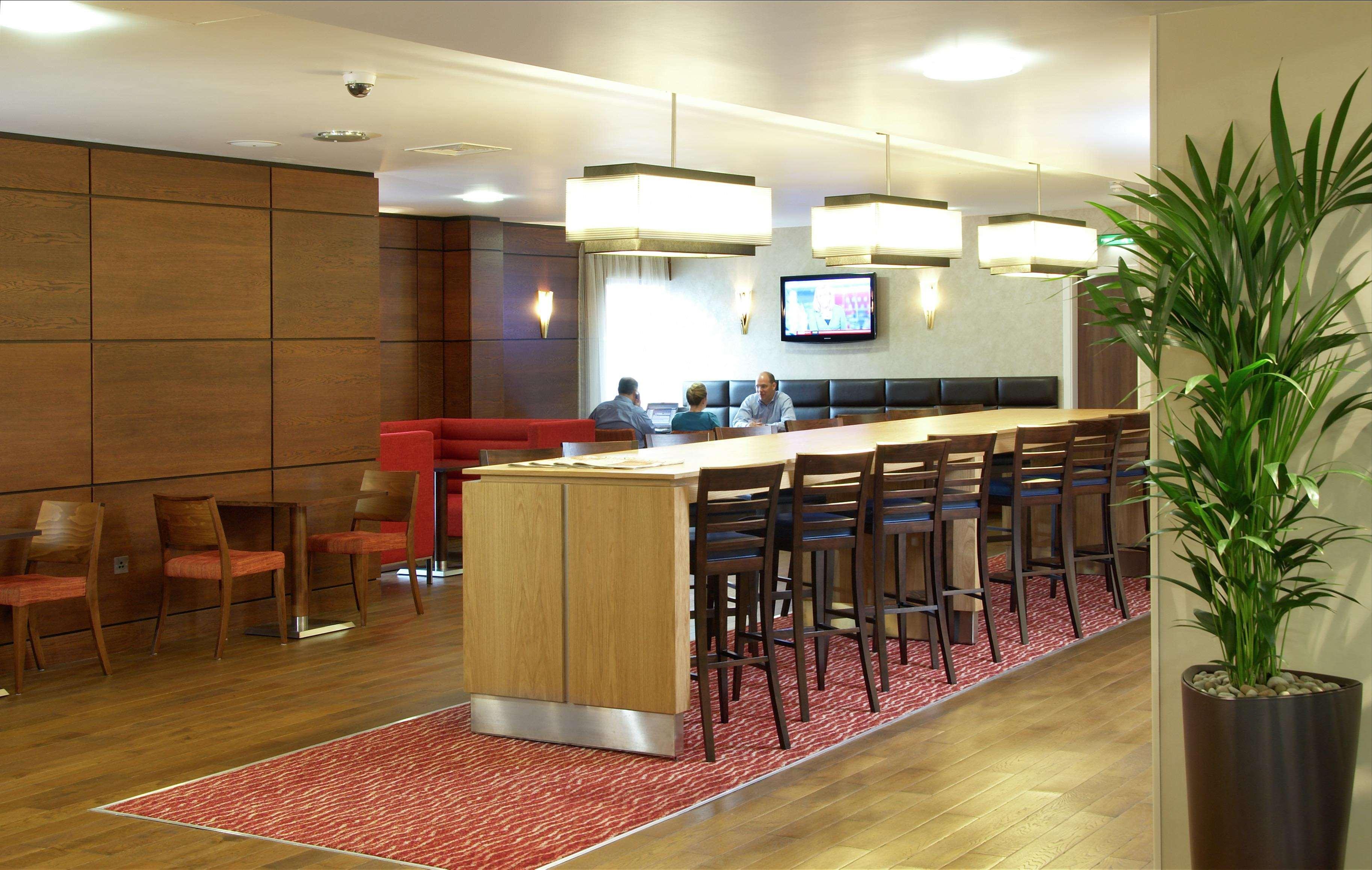 Hotel Hampton By Hilton Corby Exterior foto