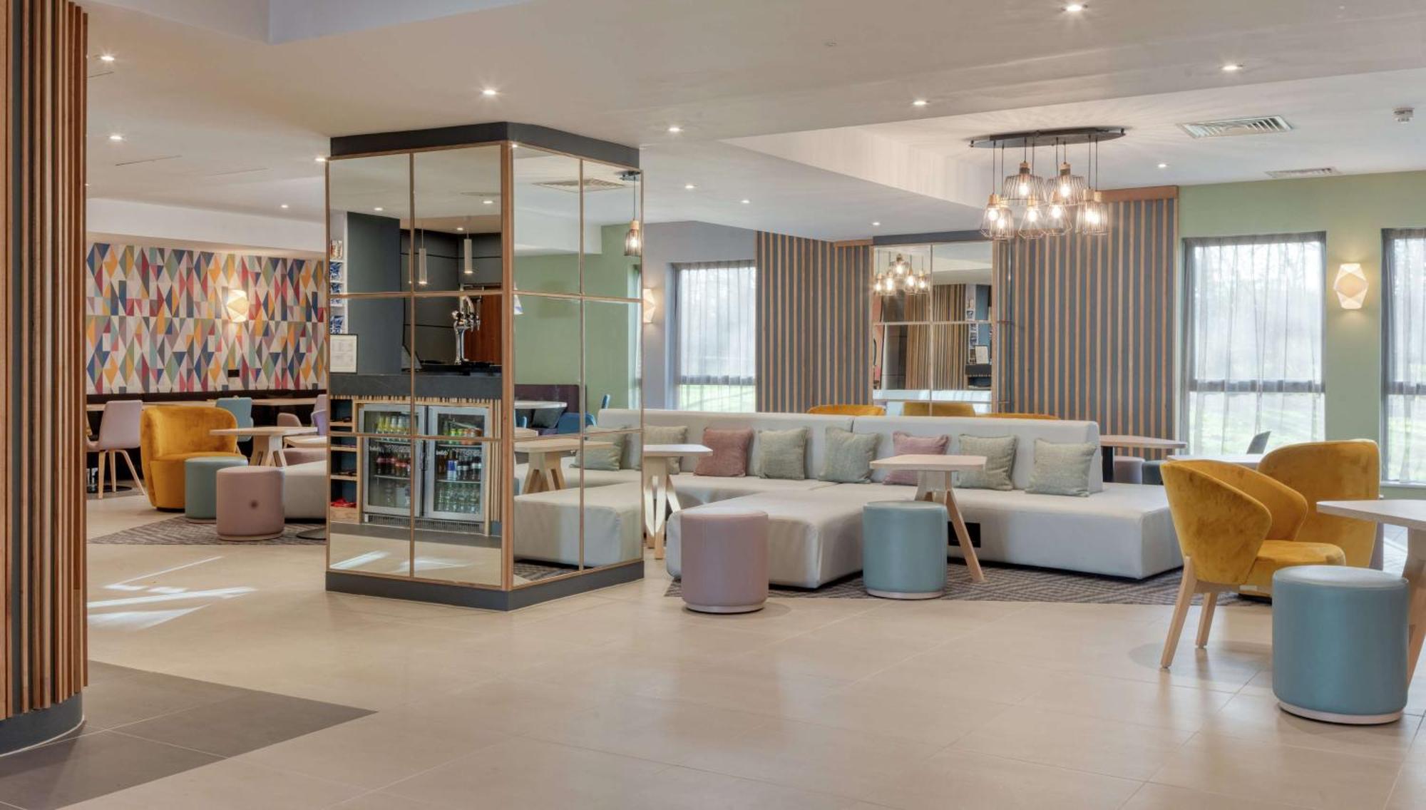Hotel Hampton By Hilton Corby Exterior foto