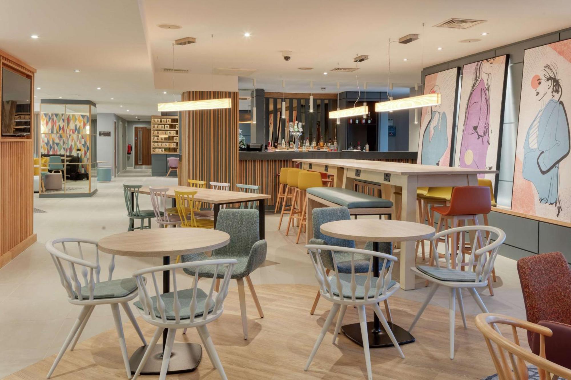 Hotel Hampton By Hilton Corby Exterior foto